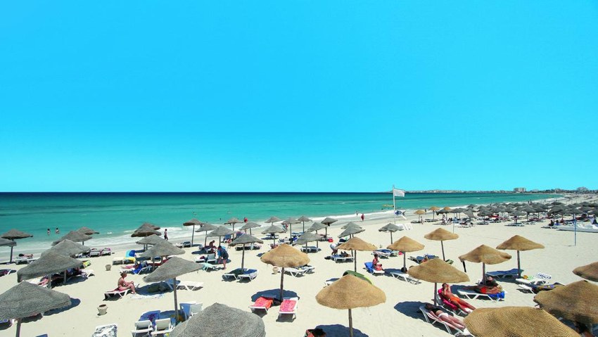 пляж Хаммамета (фото с сайта http://newmedia.thomson.co.uk)