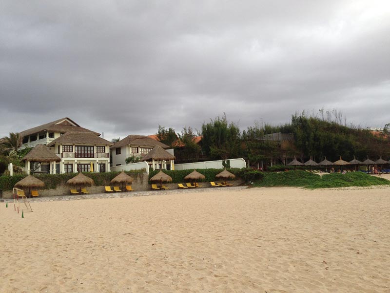 Отель со стороны пляжа