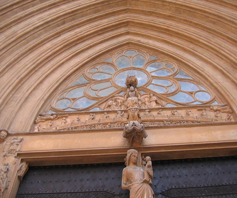 Таррагона. Центральные врата собора. Арка