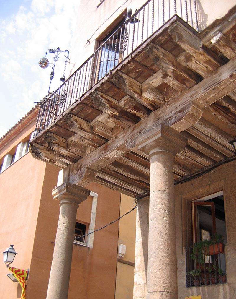 Самый древний балкон Таррагоны с балками и колоннами 14 века!
