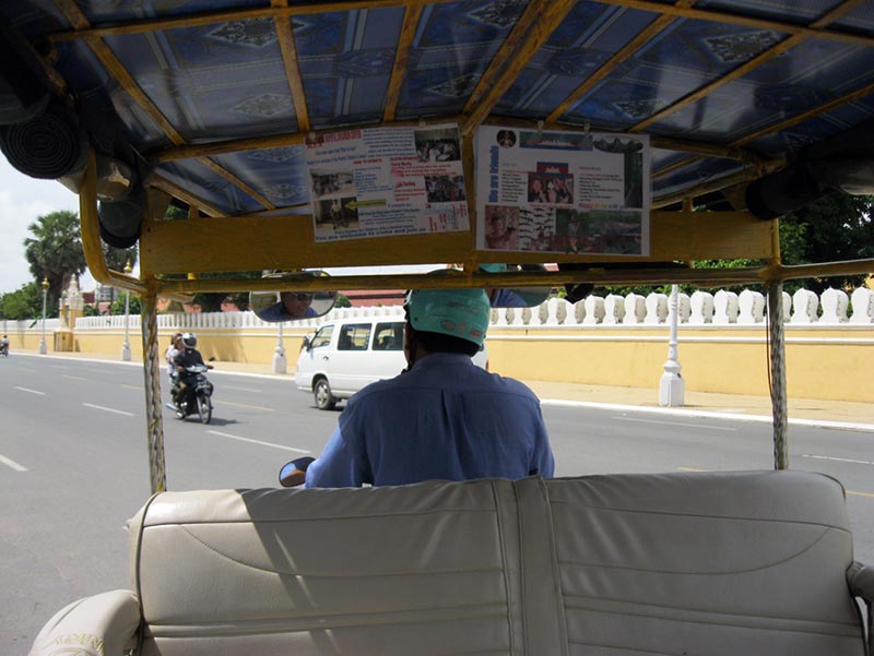 Поездка в пномпеньском такси