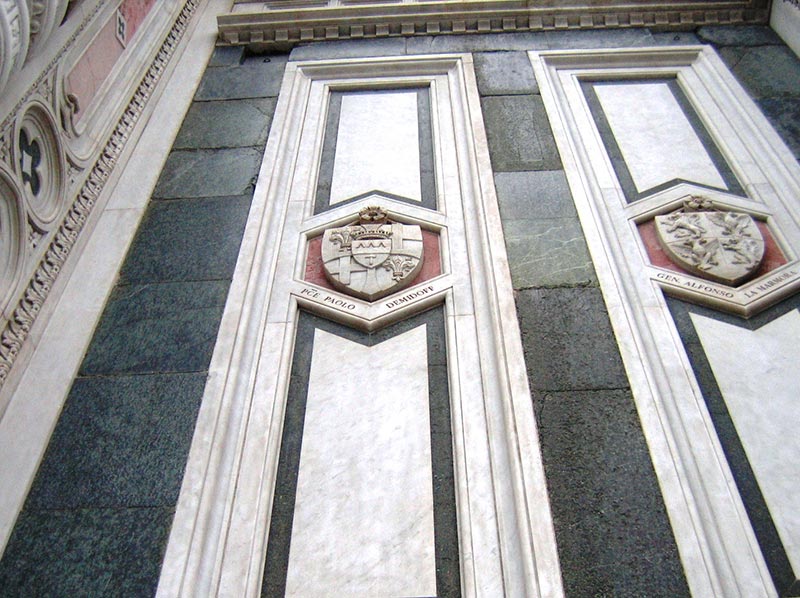 Герб Демидовых на стене собора во Флоренции