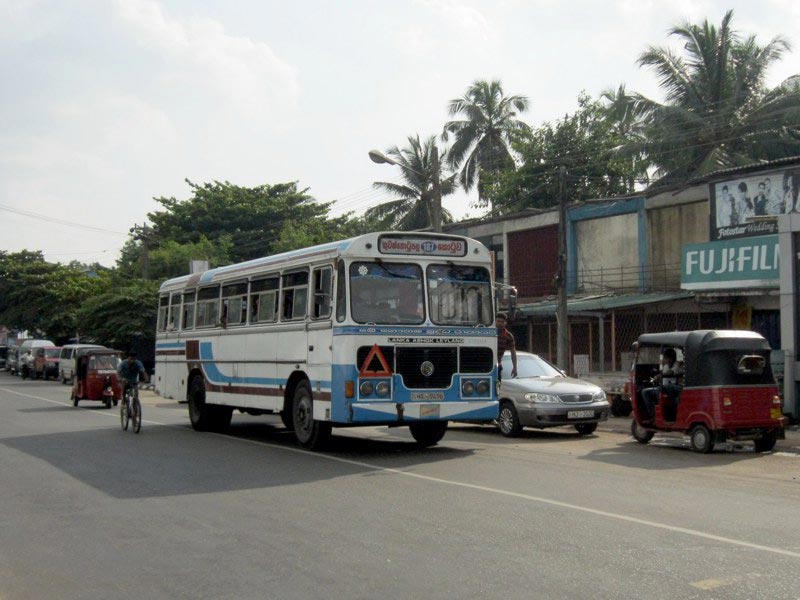 Автобус по дороге в Негомбо