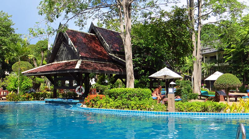 отель, бар на острове в бассейне