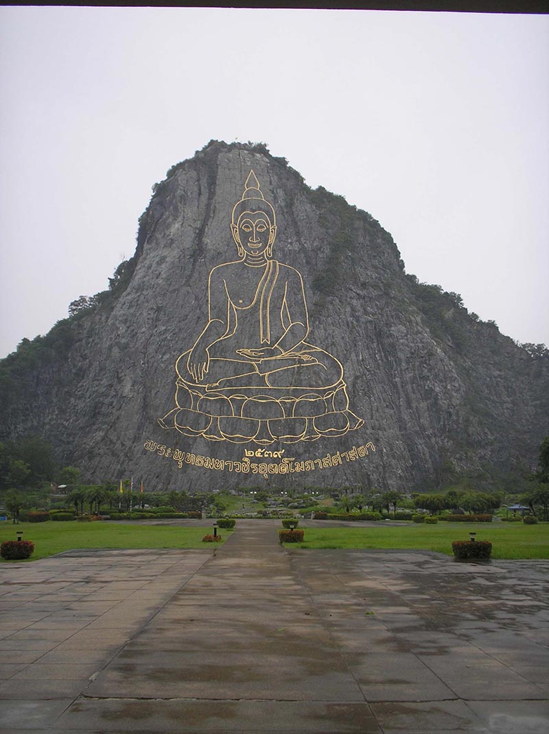 Изображение Будды на горе