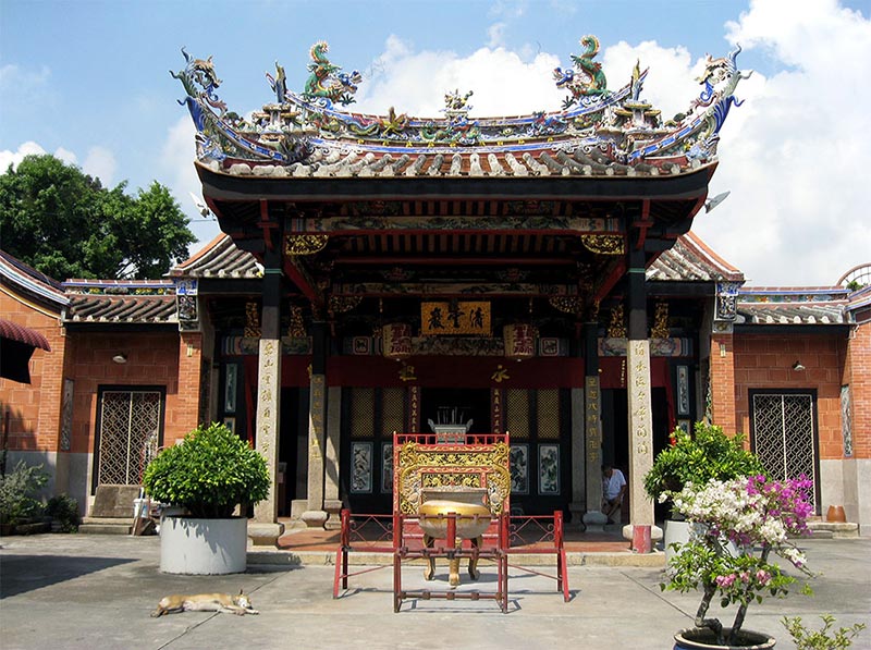 Одна из достопримечательностей Пенанга: Храм Змей